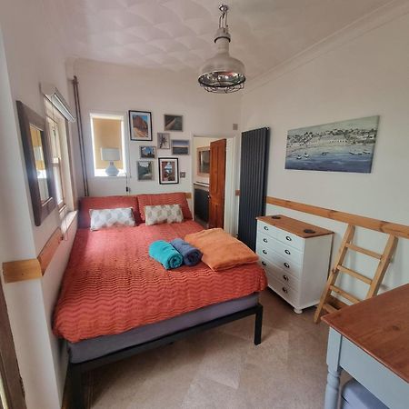 Shore Thing - Just A Stones Throw From The Beach Sandgate Extérieur photo