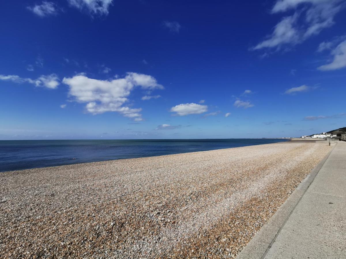 Shore Thing - Just A Stones Throw From The Beach Sandgate Extérieur photo