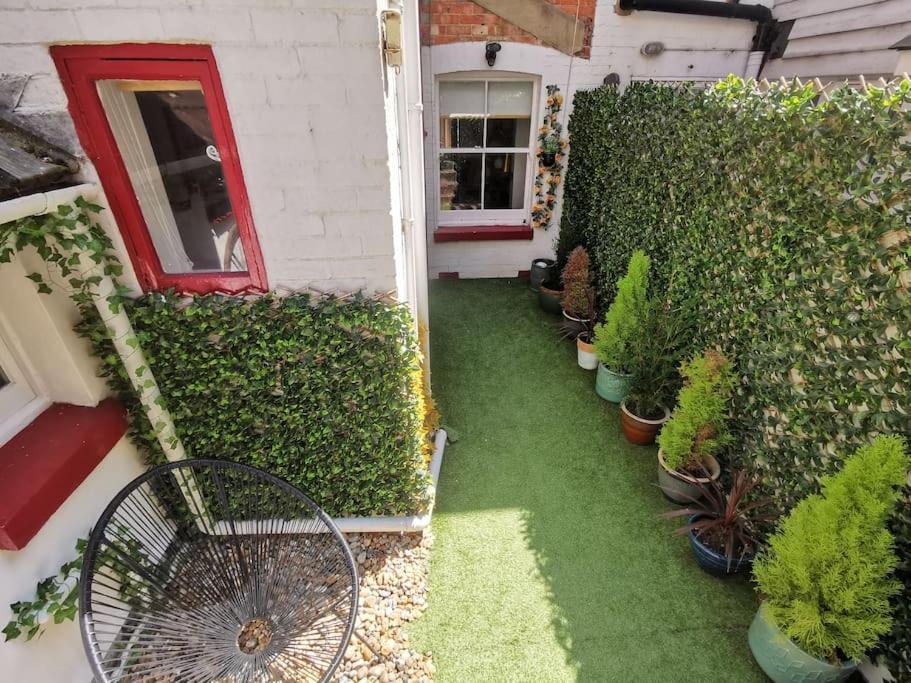 Shore Thing - Just A Stones Throw From The Beach Sandgate Extérieur photo