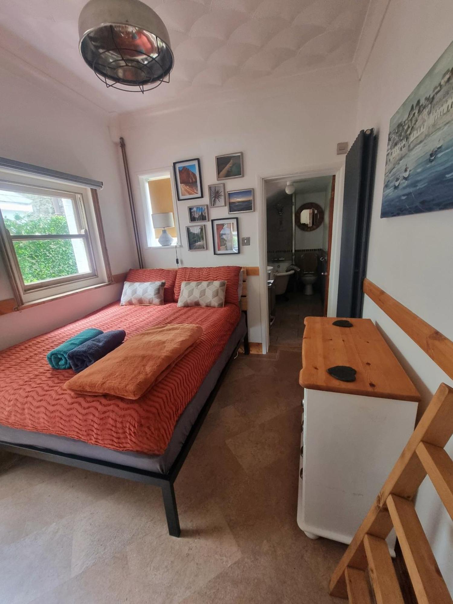 Shore Thing - Just A Stones Throw From The Beach Sandgate Extérieur photo
